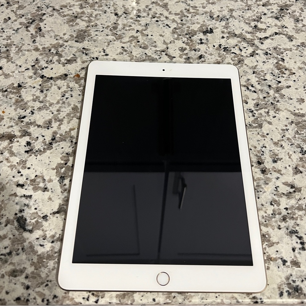 iPad 5th generation Wifi + Cellular. Gold 32GB